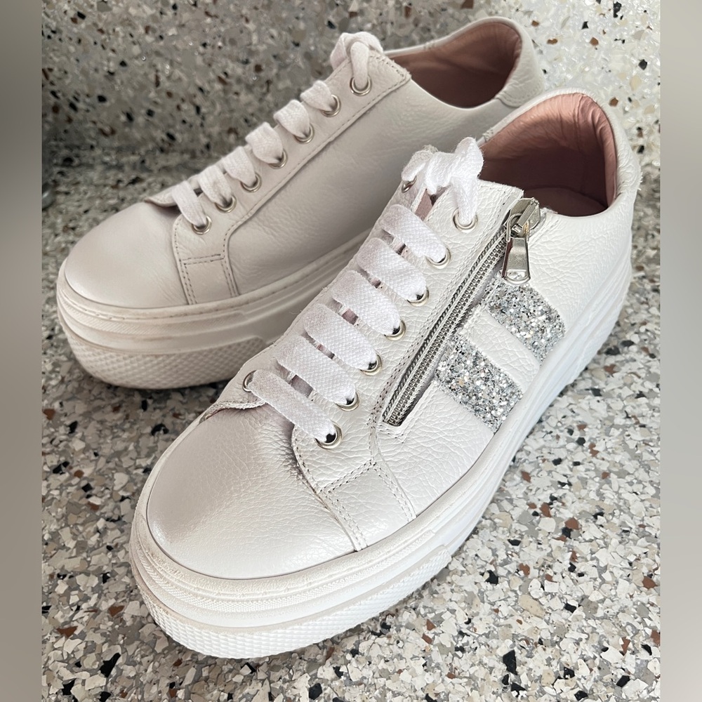 SOLE BLISS  white Leather Sneakers woman’s 7
Made in Italy